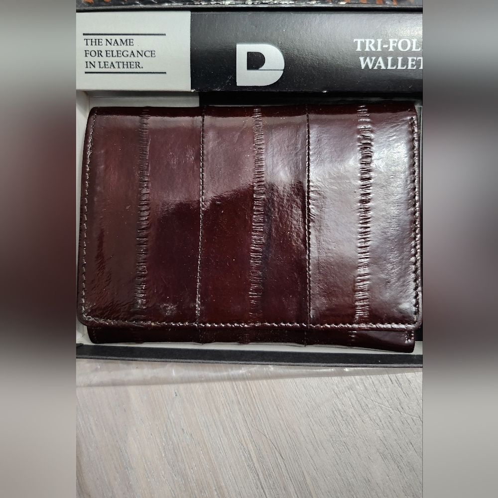 New Old Stock DON LOPER Beverly Hills Brown Tri-Fold Mens Wallet
